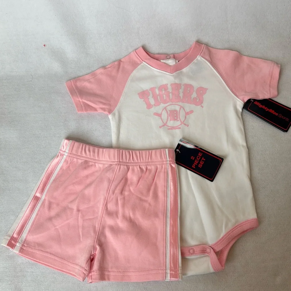 Baby Girls Detroit Tigers 2 Piece Outfit Pink White 24 Months Onesie Shorts - Picture 1 of 10